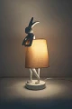 RABBIT lampa stołowa 68 cm biała / różowa KARE